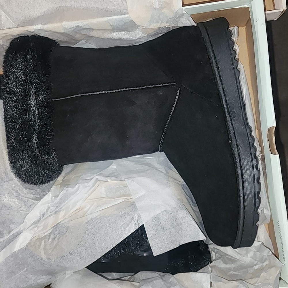 Abigail Black Boots With Buttons On Sides Never Worn